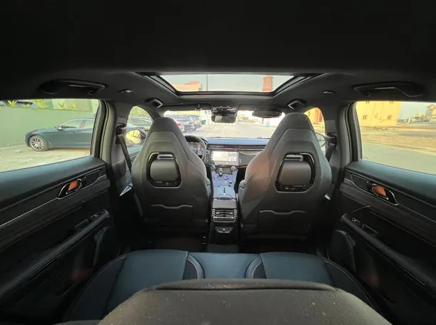 Car image 16