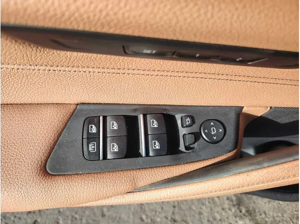 Car image 35