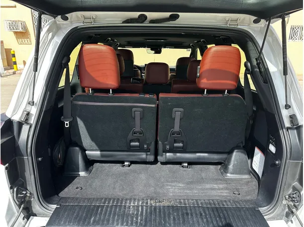 Car image 25