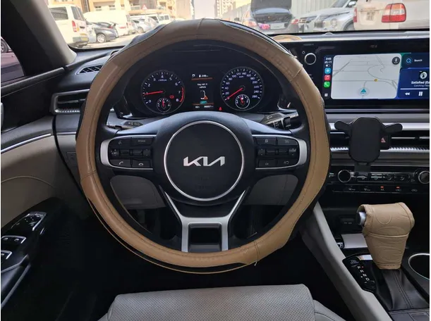 Car image 17