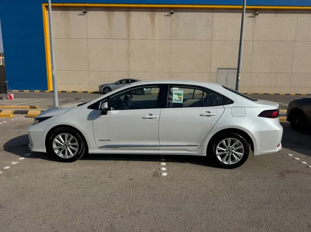 Car image 8