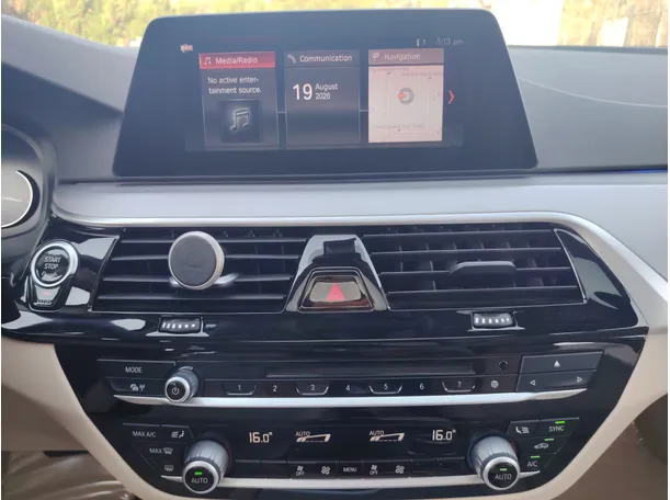 Car image 19