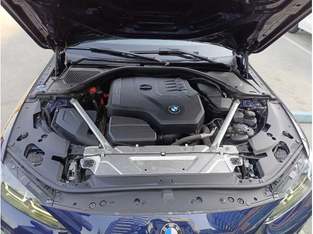 Car image 30