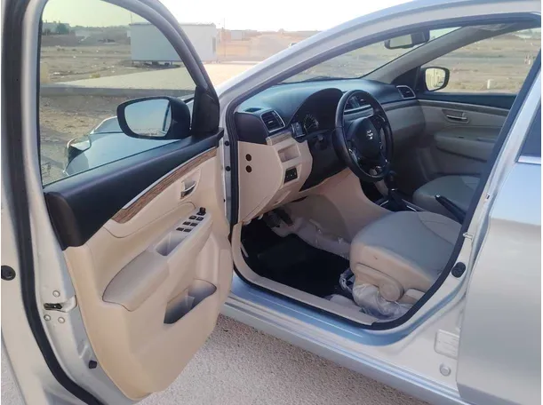 Car image 10