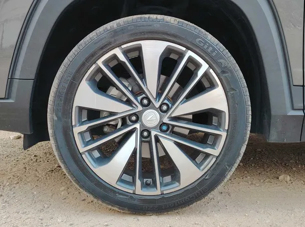 Car image 10