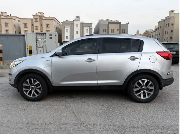Car image 8