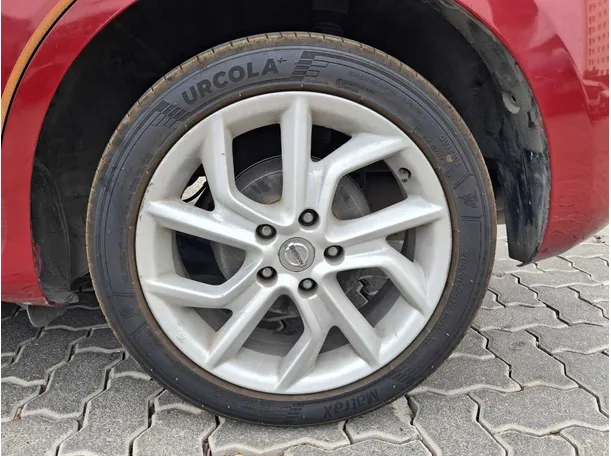 Car image 10