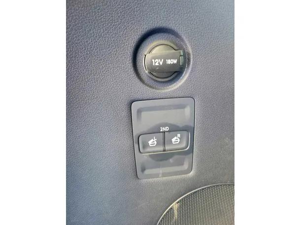 Car image 40