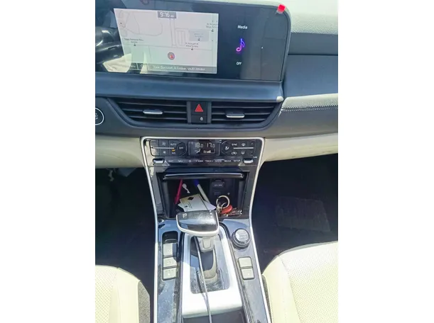 Car image 25