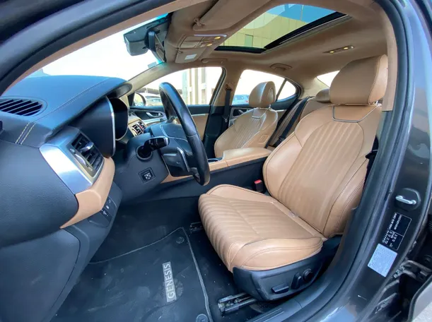 Car image 11