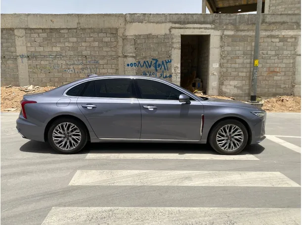 Car image 4