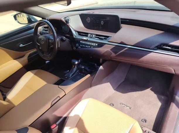 Car image 14