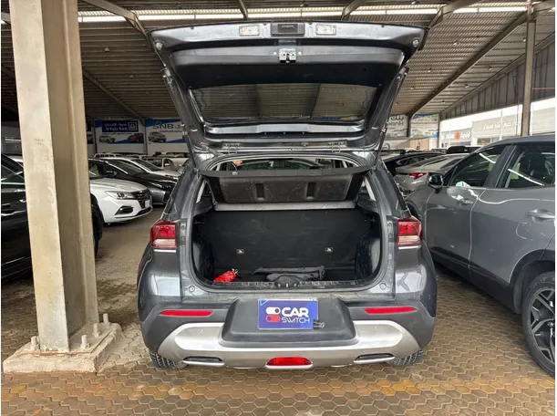 Car image 17