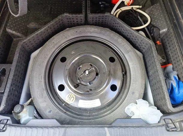 Car image 35