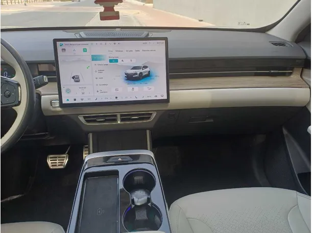 Car image 15