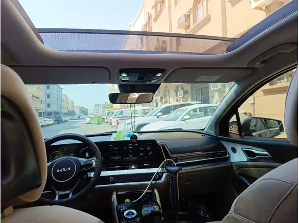 Car image 17