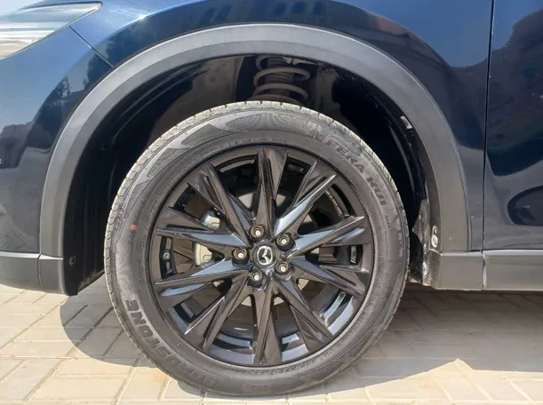Car image 9
