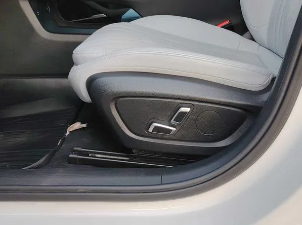 Car image 31