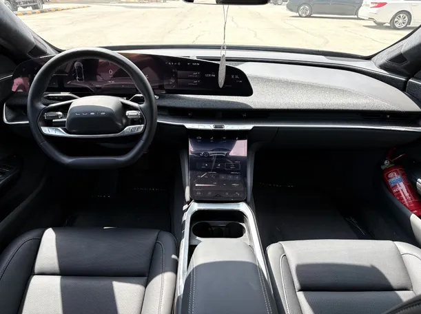 Car image 18