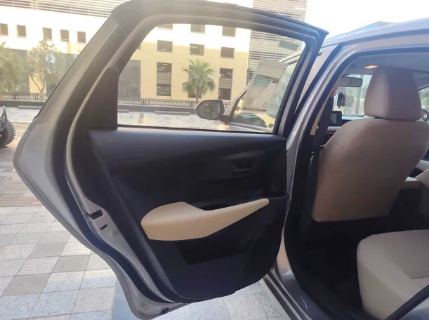 Car image 14