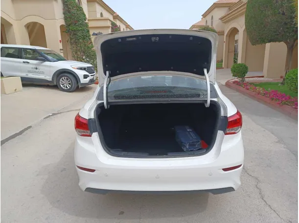 Car image 19