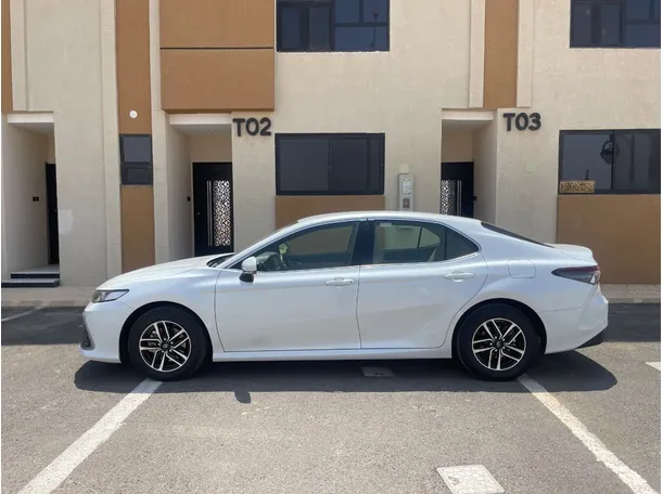 Car image 8