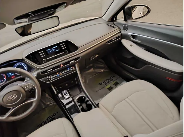 Car image 19