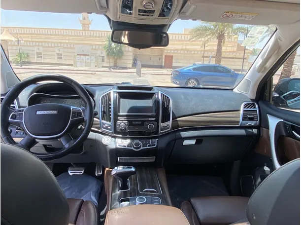 Car image 15