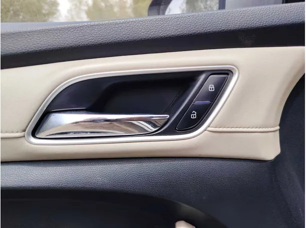 Car image 27
