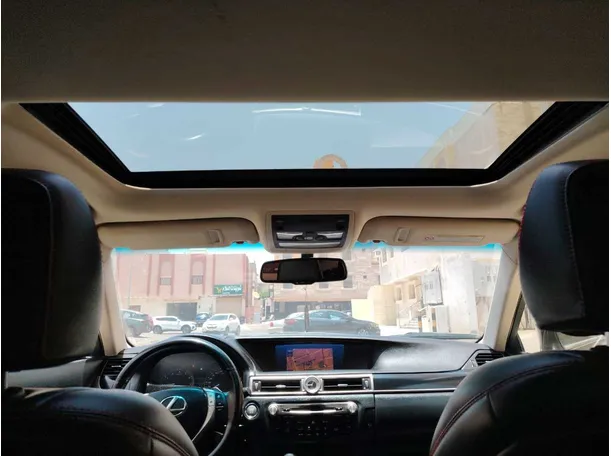Car image 18