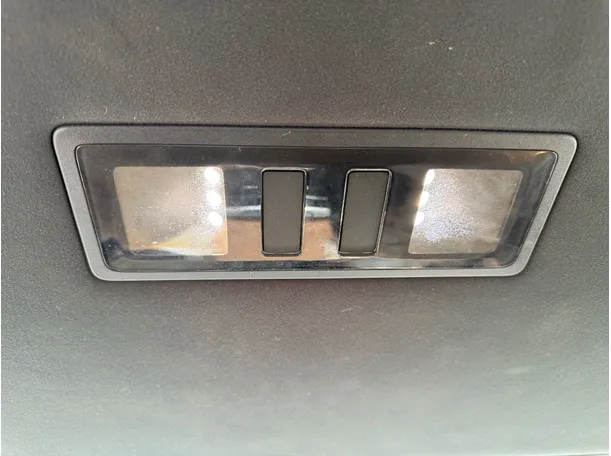 Car image 28