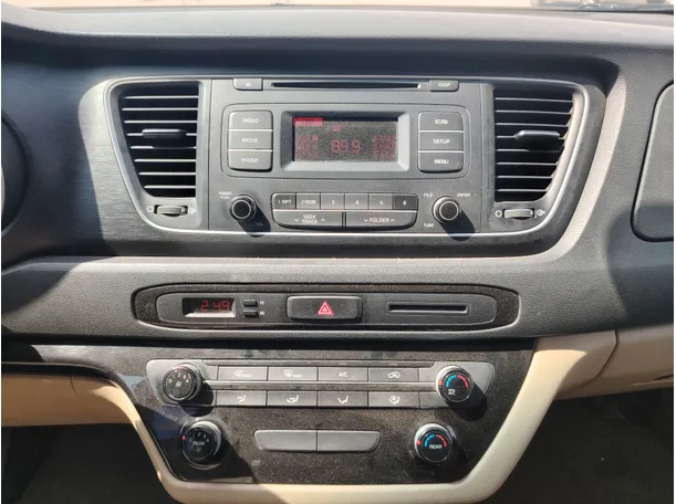 Car image 19