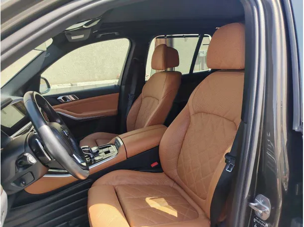 Car image 13
