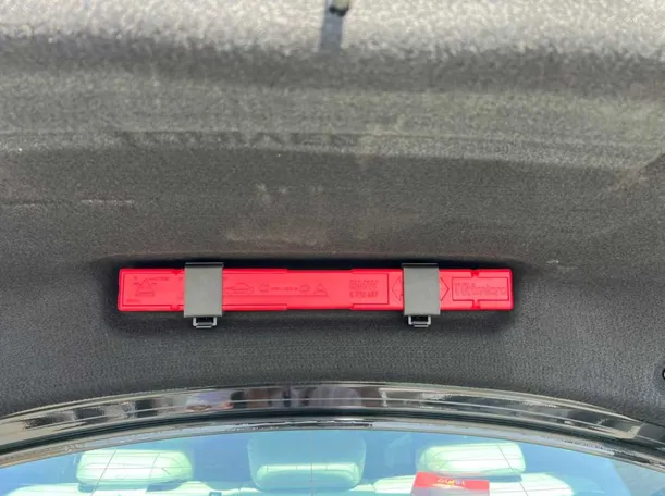 Car image 25