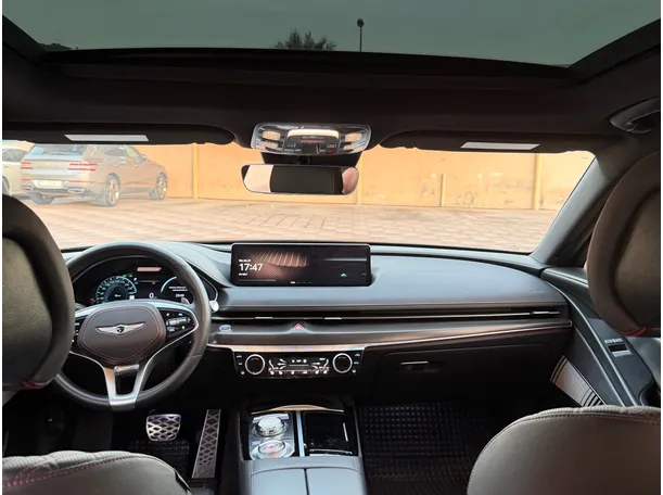 Car image 7