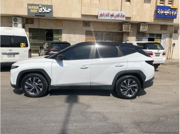 Car image 8