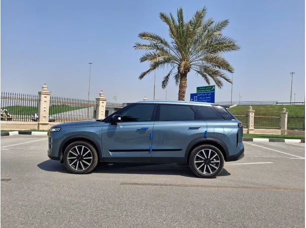 Car image 8