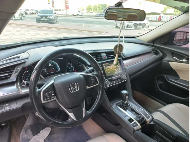 Car image 11