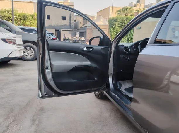 Car image 11