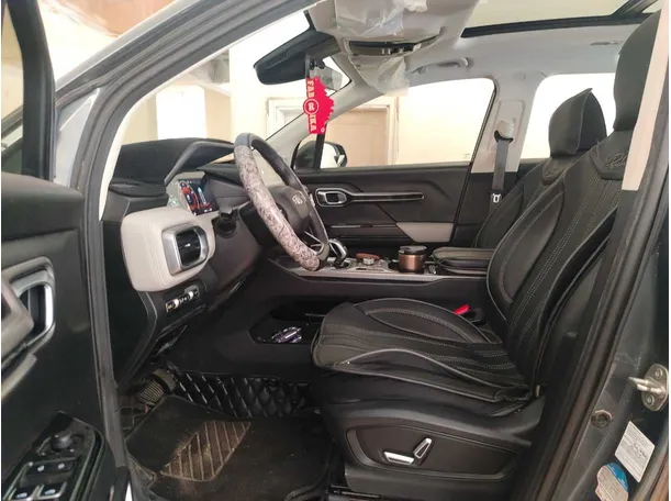 Car image 14