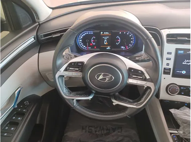 Car image 16
