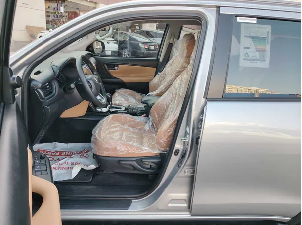 Car image 13