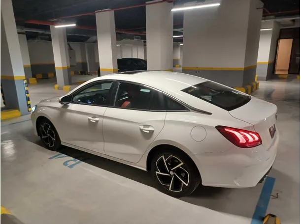 Car image 8