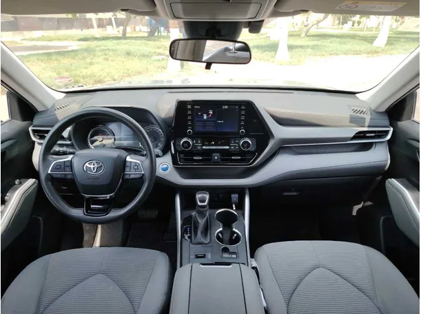 Car image 18