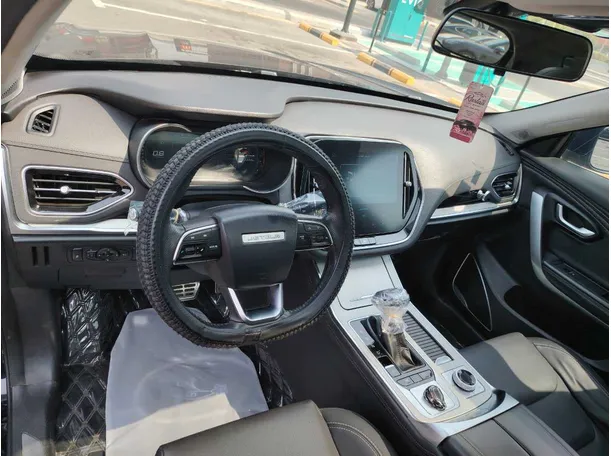 Car image 11