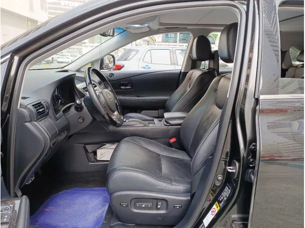 Car image 12