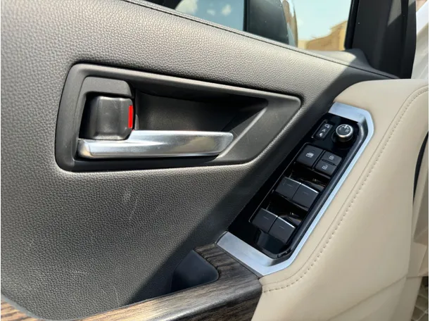 Car image 26