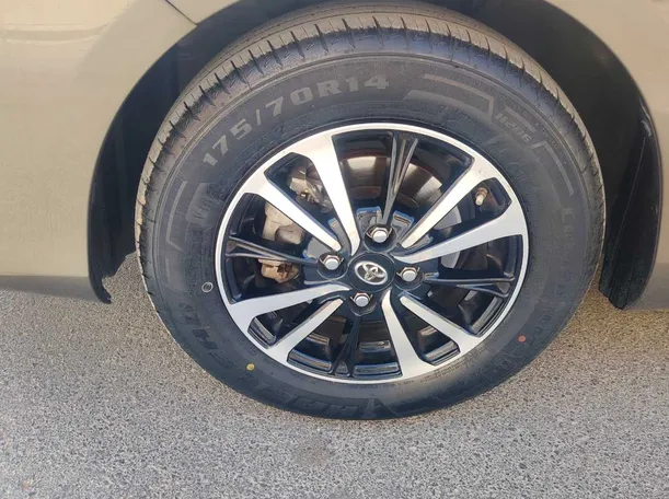 Car image 10