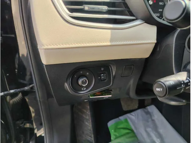 Car image 35