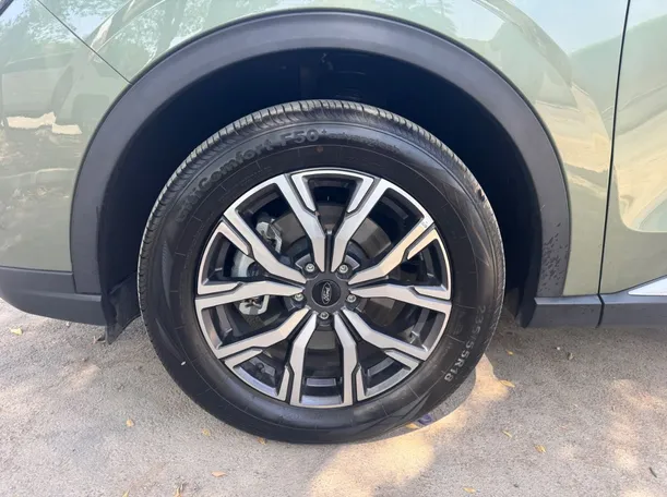 Car image 9